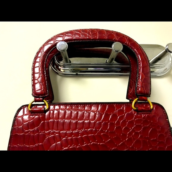 Gorgeous Brilliant Red Snake Skin Bag! - Picture 4 of 10